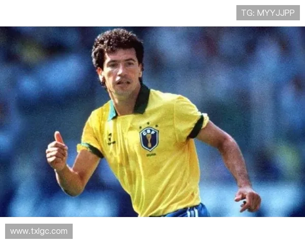 足球巨星逆袭之路：从默默无闻到世界足坛的闪耀明星